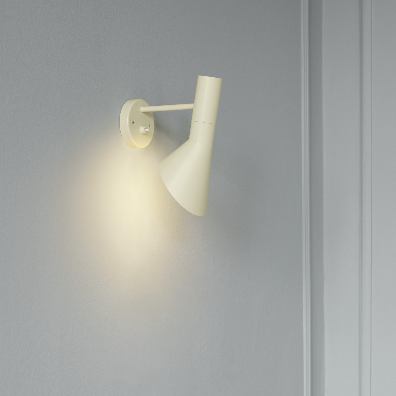 AJ Wall Lamp